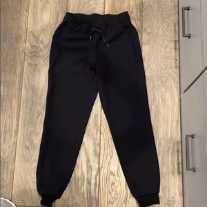 Lululemon on the fly joggers